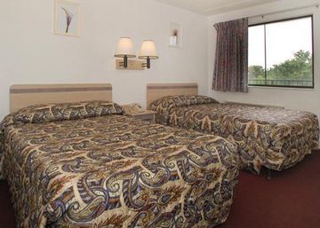 Days Inn & Suites By Wyndham Indianapolis Airport East Екстериор снимка
